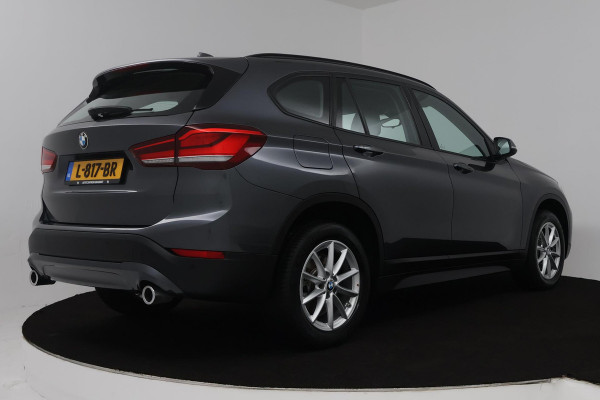 BMW X1 SDrive20i Business Edition Plus (DIGITALE COCKPIT, CRUISE CONTROL, PARKEERSENSOREN, HEAD-UP DISPLAY, DEALER ONDERHOUDEN)