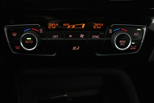 BMW X1 SDrive20i Business Edition Plus (DIGITALE COCKPIT, CRUISE CONTROL, PARKEERSENSOREN, HEAD-UP DISPLAY, DEALER ONDERHOUDEN)