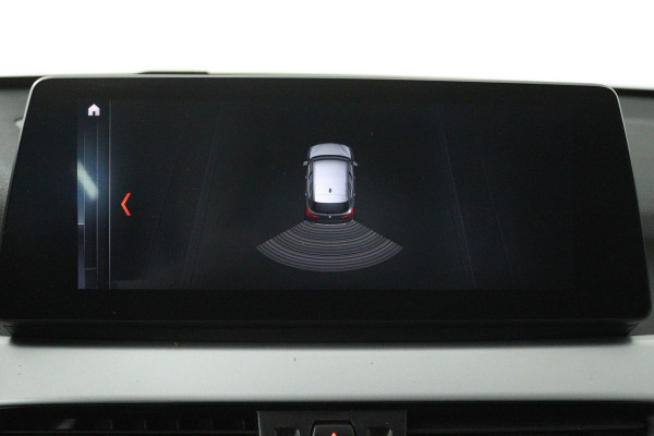 BMW X1 SDrive20i Business Edition Plus (DIGITALE COCKPIT, CRUISE CONTROL, PARKEERSENSOREN, HEAD-UP DISPLAY, DEALER ONDERHOUDEN)