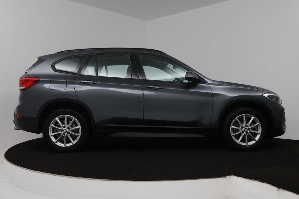 BMW X1 SDrive20i Business Edition Plus (DIGITALE COCKPIT, CRUISE CONTROL, PARKEERSENSOREN, HEAD-UP DISPLAY, DEALER ONDERHOUDEN)