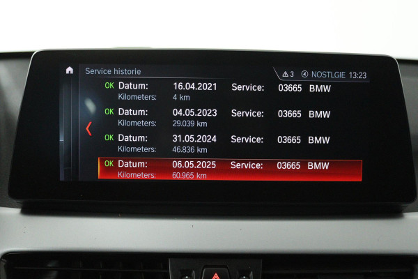 BMW X1 SDrive20i Business Edition Plus (DIGITALE COCKPIT, CRUISE CONTROL, PARKEERSENSOREN, HEAD-UP DISPLAY, DEALER ONDERHOUDEN)