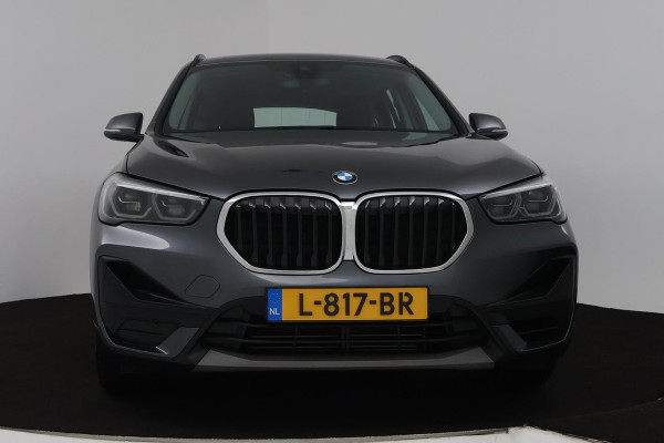 BMW X1 SDrive20i Business Edition Plus (DIGITALE COCKPIT, CRUISE CONTROL, PARKEERSENSOREN, HEAD-UP DISPLAY, DEALER ONDERHOUDEN)