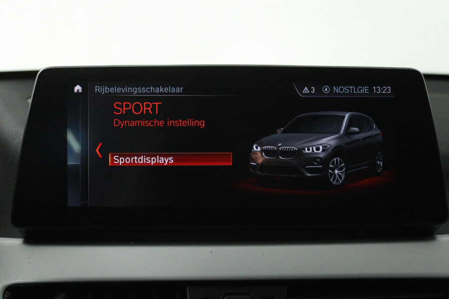 BMW X1 SDrive20i Business Edition Plus (DIGITALE COCKPIT, CRUISE CONTROL, PARKEERSENSOREN, HEAD-UP DISPLAY, DEALER ONDERHOUDEN)