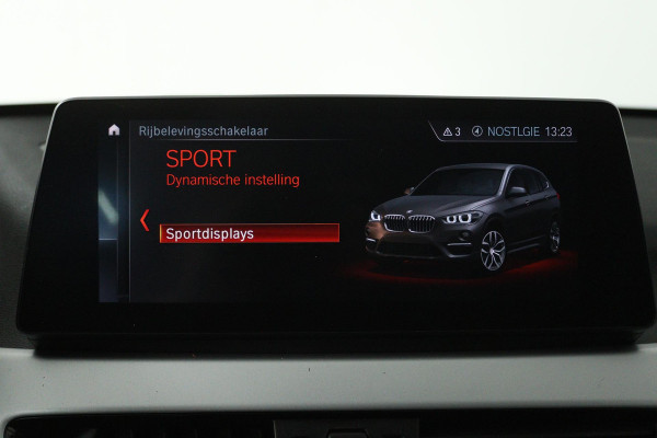 BMW X1 SDrive20i Business Edition Plus (DIGITALE COCKPIT, CRUISE CONTROL, PARKEERSENSOREN, HEAD-UP DISPLAY, DEALER ONDERHOUDEN)