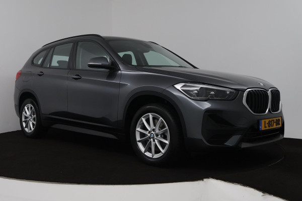 BMW X1 SDrive20i Business Edition Plus (DIGITALE COCKPIT, CRUISE CONTROL, PARKEERSENSOREN, HEAD-UP DISPLAY, DEALER ONDERHOUDEN)
