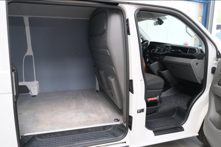 Volkswagen Transporter 2.0 TDI 150PK L2H1 28 Comfortline - N.A.P. Airco, Cruise, Trekhaak.