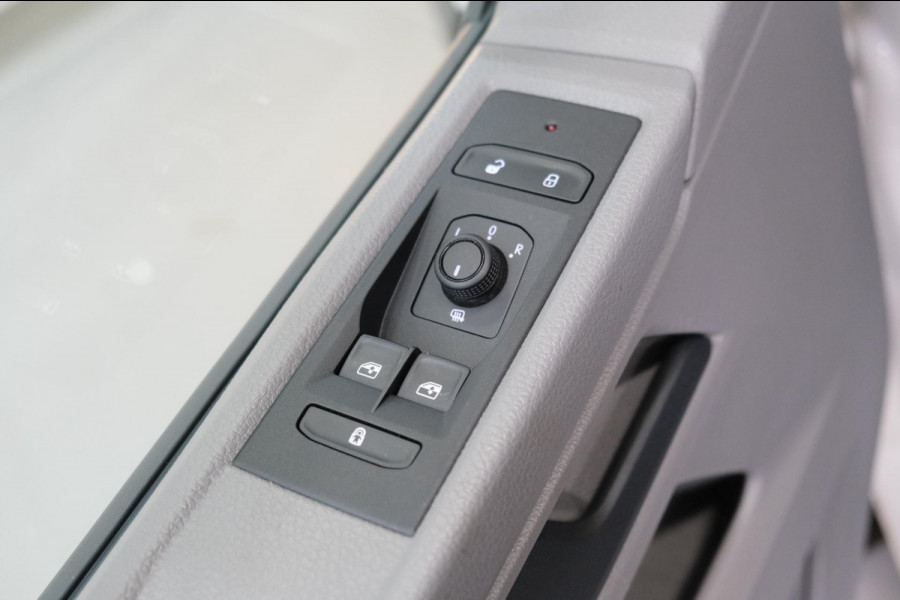 Volkswagen Transporter 2.0 TDI 150PK L2H1 28 Comfortline - N.A.P. Airco, Cruise, Trekhaak.