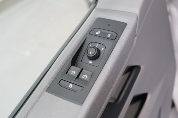 Volkswagen Transporter 2.0 TDI 150PK L2H1 28 Comfortline - N.A.P. Airco, Cruise, Trekhaak.