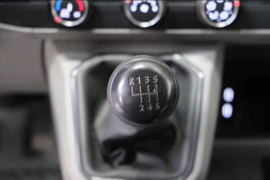 Volkswagen Transporter 2.0 TDI 150PK L2H1 28 Comfortline - N.A.P. Airco, Cruise, Trekhaak.