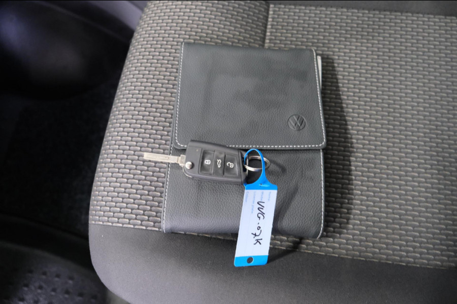 Volkswagen Transporter 2.0 TDI 150PK L2H1 28 Comfortline - N.A.P. Airco, Cruise, Trekhaak.