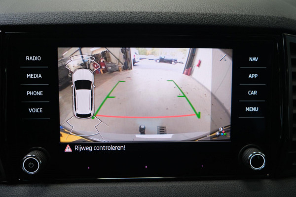 Škoda Karoq 1.5 TSI ACT Sportline Business - N.A.P. Airco, Cruise, Navi, PDC, Camera, Schuifdak, Trekhaak.