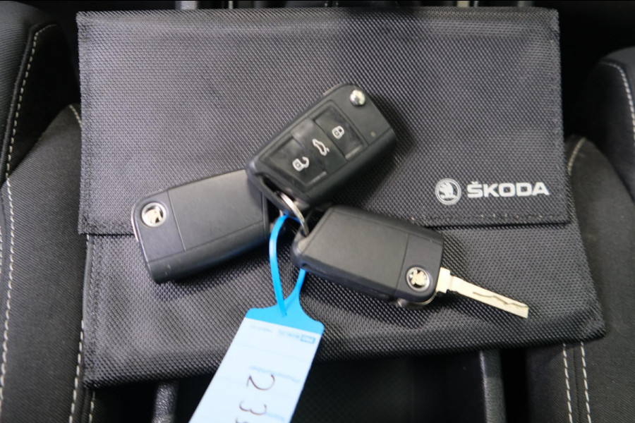 Škoda Karoq 1.5 TSI ACT Sportline Business - N.A.P. Airco, Cruise, Navi, PDC, Camera, Schuifdak, Trekhaak.