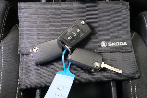 Škoda Karoq 1.5 TSI ACT Sportline Business - N.A.P. Airco, Cruise, Navi, PDC, Camera, Schuifdak, Trekhaak.