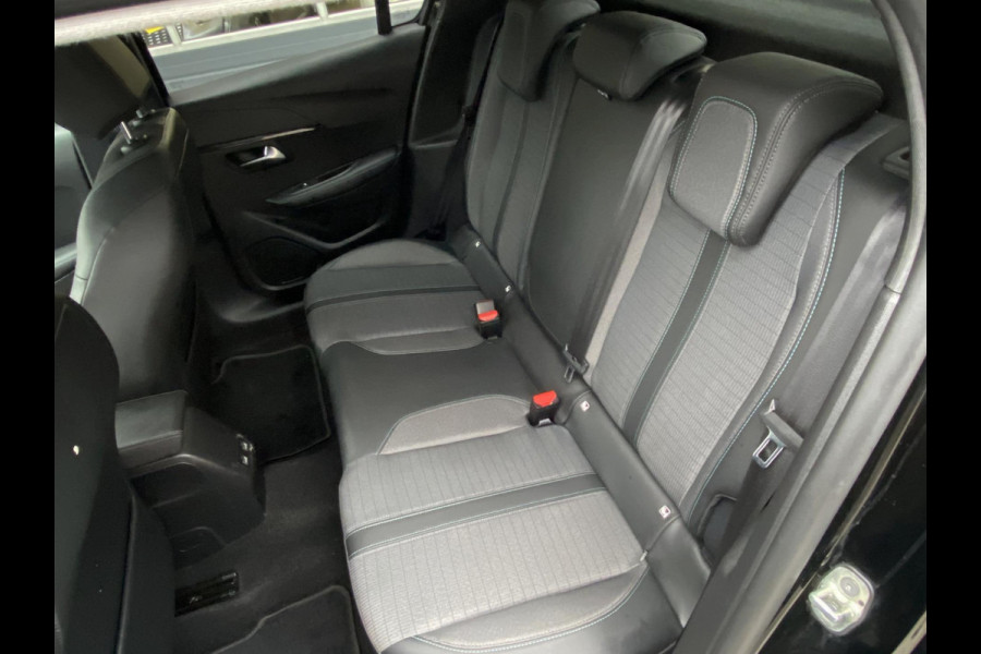 Peugeot 208 1.2 PureTech Allure Pack - Navigatie / Apple Carplay I Airco I LED I DPC I Sport pakket I Dealer onderhouden