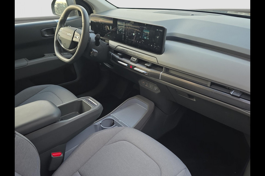 Kia EV3 Air 81.4 kWh | Demo | Adapt. Cruise | Lane-Assist | Climate Control | Long Range | Achteruitrijcamera | Sensoren Voor- En Achter |