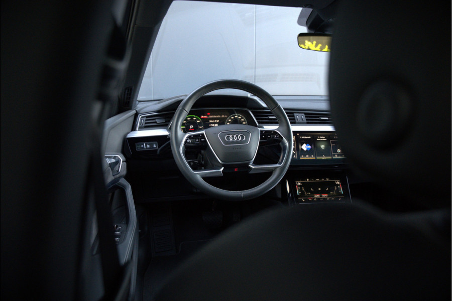 Audi e-tron 50 quattro S edition 71 kWh | S Line | Black Edition | Panoramadak | Memory Seats | Luchtvering | Adaptive Cruise Control | Keyless | Matrix LED | Leder | Stoelverwarming | NAP | BTW