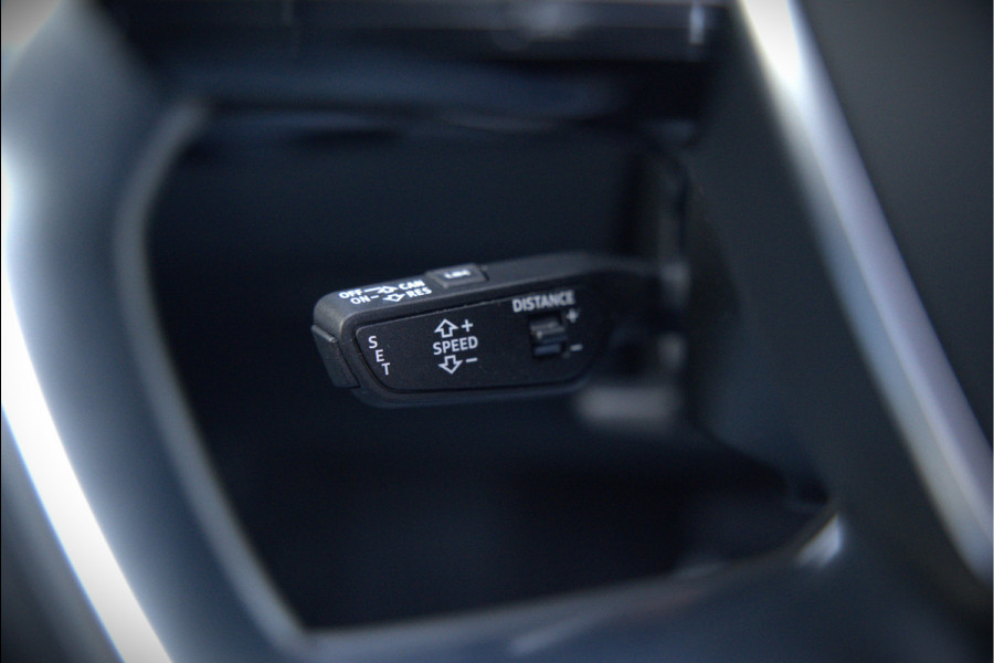 Audi e-tron 50 quattro S edition 71 kWh | S Line | Black Edition | Panoramadak | Memory Seats | Luchtvering | Adaptive Cruise Control | Keyless | Matrix LED | Leder | Stoelverwarming | NAP | BTW