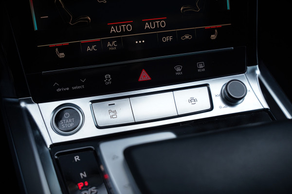 Audi e-tron 50 quattro S edition 71 kWh | S Line | Black Edition | Panoramadak | Memory Seats | Luchtvering | Adaptive Cruise Control | Keyless | Matrix LED | Leder | Stoelverwarming | NAP | BTW