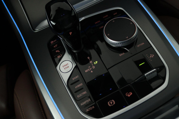 BMW X5 XDrive45e High Executive (PANORAMADAK, CAMERA, STOEL/STUURVERWARMING, SFEERVERLICHTING, DEALER ONDERHOUDEN)