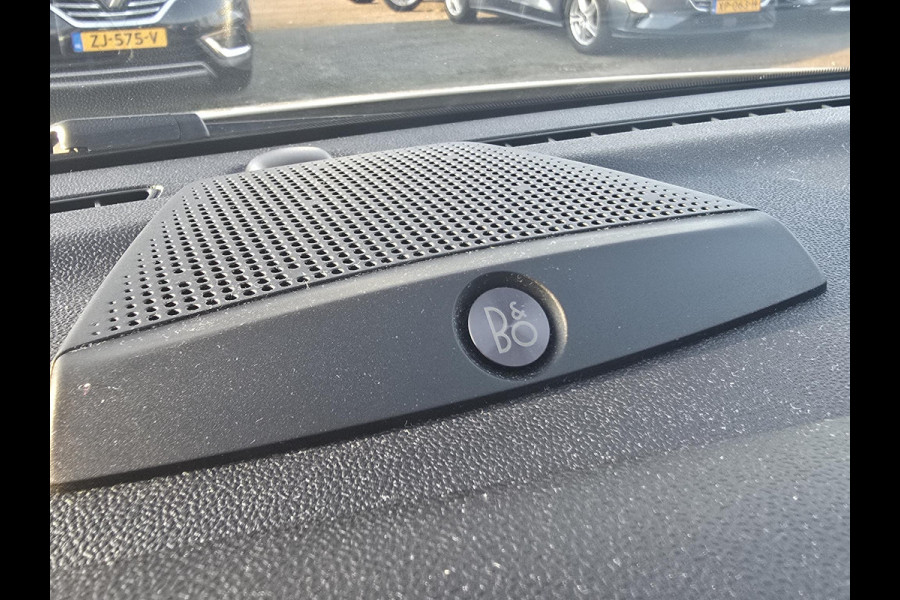 Ford Fiesta 1.0 EcoBoost Hybrid ST-Line X | Adaptive cruise control | Winter Pack | Dodehoeksensoren | Full-LED koplampen | Achteruitrijcamera | Draadloze telefoonlader | Privacy glass