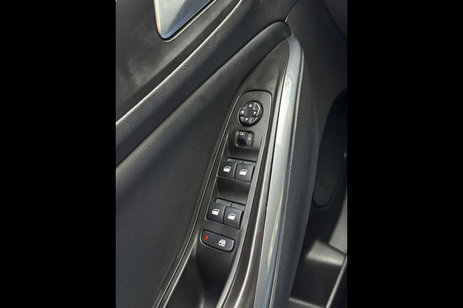 Opel Grandland X 1.2 Turbo Design Line - Navigatie I Airco I Sport stoelen I LED I PDC I Achteruitrij camera I Dealer onderhouden