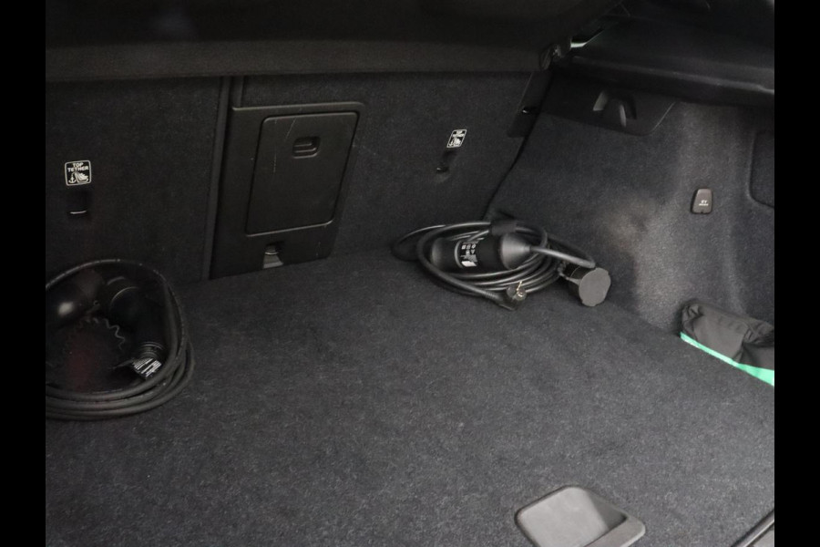 Volvo XC40 1.5 T5 Recharge Inscription | Trekhaak | Stoelverwarming | Adaptive cruise | Camera | Carplay | Navigatie | Full LED | Climate control | PHEV | Plug In