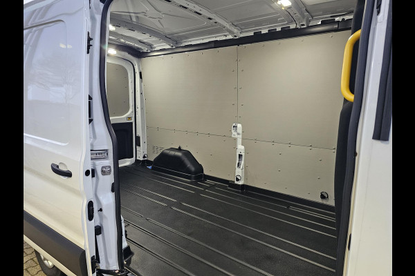 Ford Transit 350 2.0 TDCI L3H2 Trend 130pk | Safety Comfort-pakket | Navigatie Pack | Trekhaak |