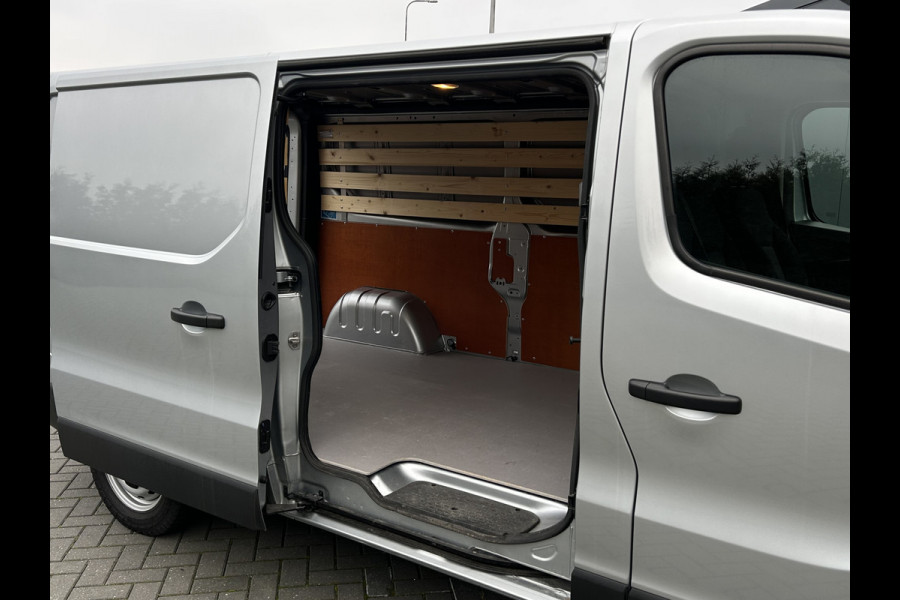 Renault Trafic 2.0 dCi / L2H1 / 24.451 KM !! / 1e EIG. / TREKHAAK / AIRCO / CRUISE / BLUETOOTH / 3-ZITS