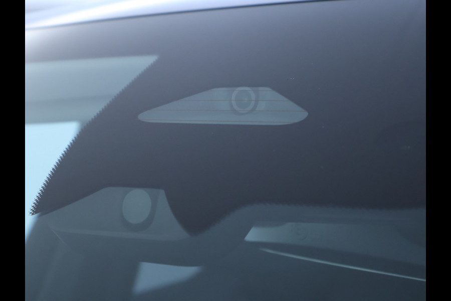 Mercedes-Benz GLC 300 e 4MATIC Plug-In Hybride Trekhaak | Sfeerverlichting | 19 Inch Velgen | Stuur en Stoelverwarming | Memory Voorstoelen. Inclusief 24 maanden MB Certified garantie voor Europa.