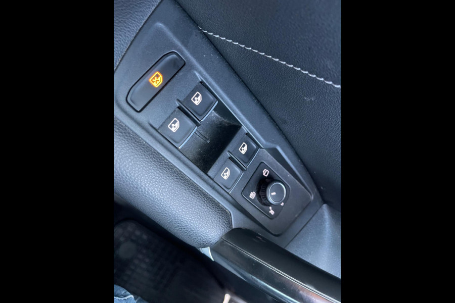 Volkswagen Tiguan 2.0 TSI 4Motion R-Line PANORAMADAK VIRTUAL LED-XENON LEER MEMORY STOELEN ELECTR -TREKHAAK