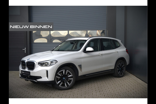 BMW iX3 Executive 80 kWh | Panoramadak | Keyless | Stoelverwarming | Camera | Adaptief Onderstel | Adaptive LED | Elektrische Stoelen | Apple Carplay | Navigatie | Ambiance Verlichting