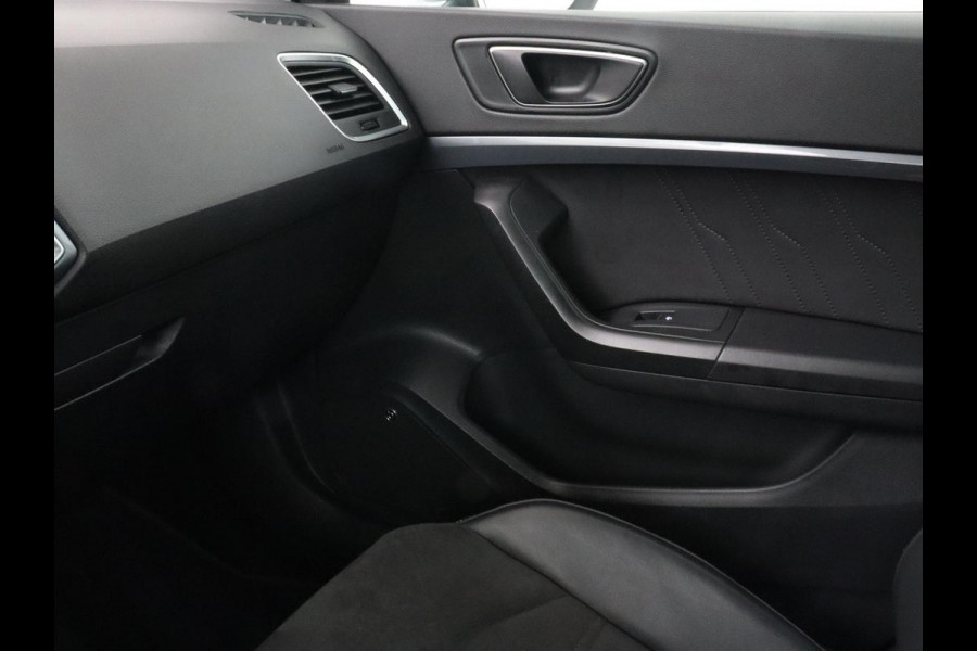 Seat Ateca 2.0 TDI FR Intens | Leder/Alcantara | Stoelverwarming | 360 Camera | Trekhaak | BeatsAudio | Adaptive cruise | Virtual Cockpit | Carplay | Navigatie | Full LED