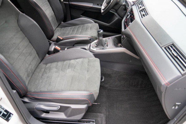 Seat Arona 1.0 TSI FR Business Intense Plus|Prijs incl. 12 mnd garantie|PDC Carplay Camera DAB Stoelverwarming Navigatie Bluetooth