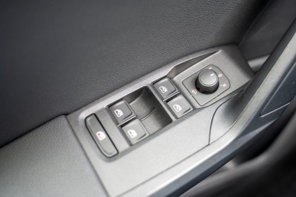 Seat Arona 1.0 TSI FR Business Intense Plus|Prijs incl. 12 mnd garantie|PDC Carplay Camera DAB Stoelverwarming Navigatie Bluetooth