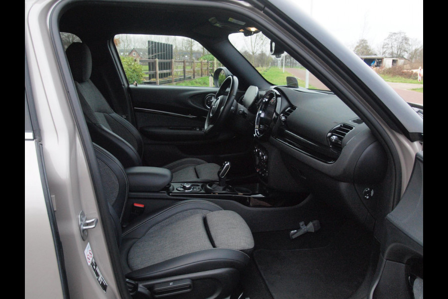 MINI Clubman 1.5 Cooper Business Edition | Rooftop Grey | Camera | Head-Up Display | Apple Camera | Automaat |