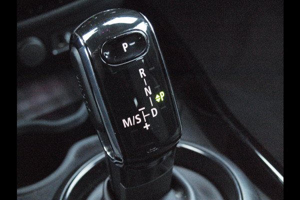 MINI Clubman 1.5 Cooper Business Edition | Rooftop Grey | Camera | Head-Up Display | Apple Camera | Automaat |