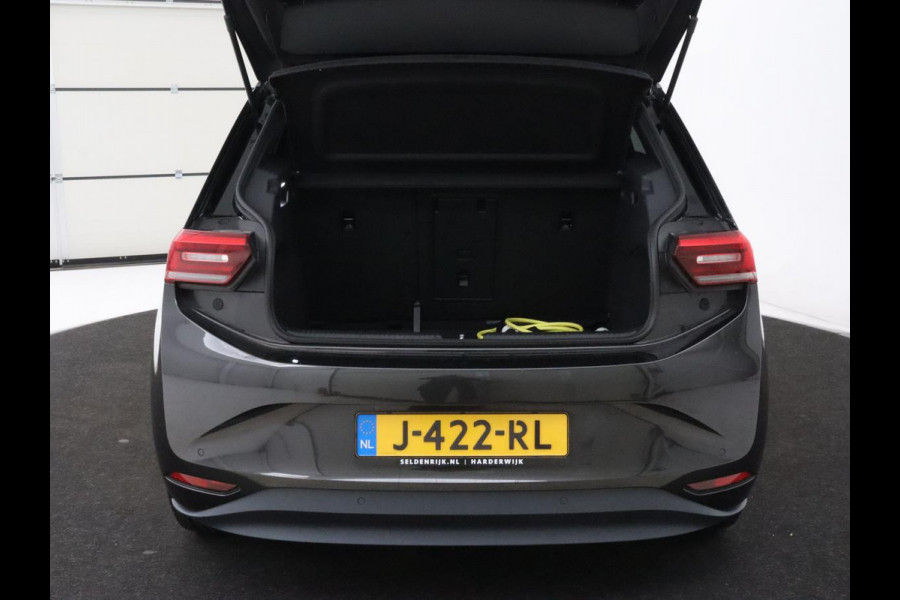 Volkswagen ID.3 First Plus 58 kWh | Stoelverwarming | Adaptive cruise | Matrix LED | Camera | Carplay | Sfeerverlichting | Navigatie | Keyless | Stuurverwarming