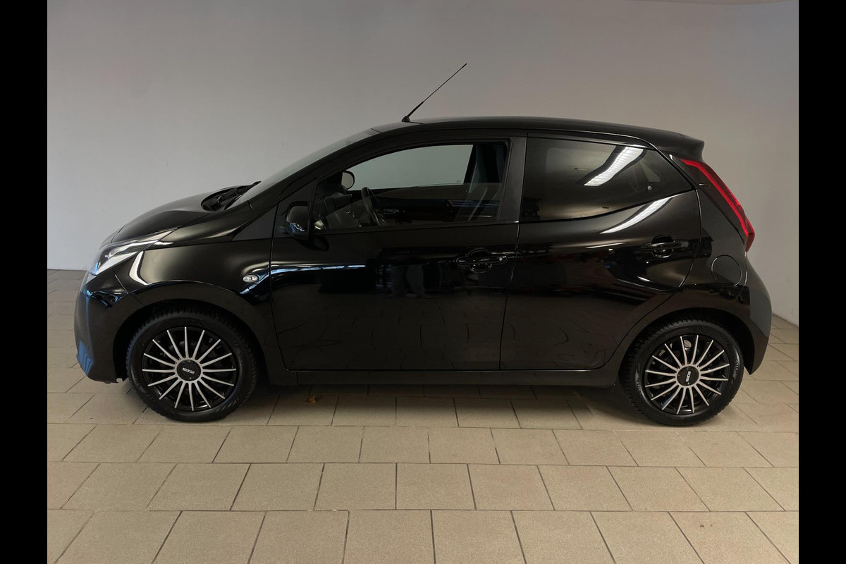 Toyota Aygo 1.0 VVT-i x-play AIRCO NAVI VIA APP CAMERA SCHERM ELEK RAMEN CENT VERG VELGEN PRIVACYGLAS ZEER NETTE AUTO