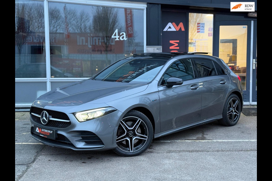 Mercedes-Benz A-Klasse 250 e AMG Line | Pano | Sfeer | Cruise