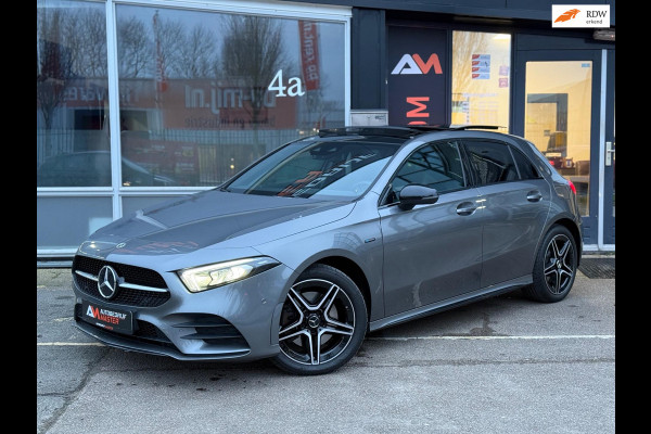 Mercedes-Benz A-Klasse 250 e AMG Line | Pano | Sfeer | Cruise