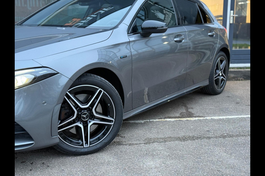 Mercedes-Benz A-Klasse 250 e AMG Line | Pano | Sfeer | Cruise