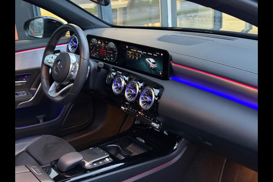 Mercedes-Benz A-Klasse 250 e AMG Line | Pano | Sfeer | Cruise