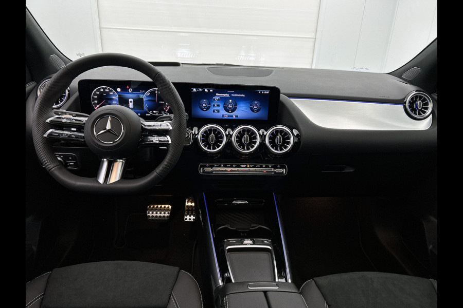 Mercedes-Benz GLA 250 e Business Solution AMG | AMG Line Plus pakket | Head-up Display | Memorypakket | Dodehoekassistent | Smartphone integratie | 360° camera | Augmented Reality navigatie | 20 inch AMG velgen |