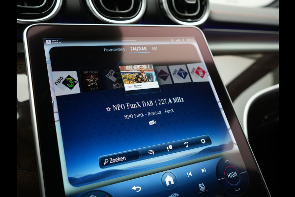 Mercedes-Benz C-Klasse Estate 300 e AMG Line Plug In Hybrid 313pk Dealer O.H. PHEV | Adaptive Cruise | Head Up | Camera | Digital LED | Bi Color Lederen Sportstoelen Verwarmd | Apple Carplay | Sfeerverlichting | Virtual | Navigatie | DAB |