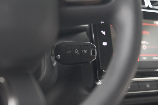 Citroën C3 PureTech 110 EAT6 Max | Apple Carplay | Parkeersensoren | Climate Control | 16 Inch Lichtmetalen Velgen