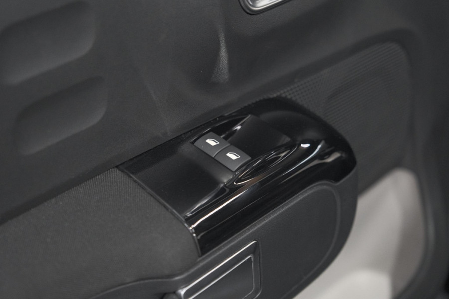 Citroën C3 PureTech 110 EAT6 Max | Apple Carplay | Parkeersensoren | Climate Control | 16 Inch Lichtmetalen Velgen