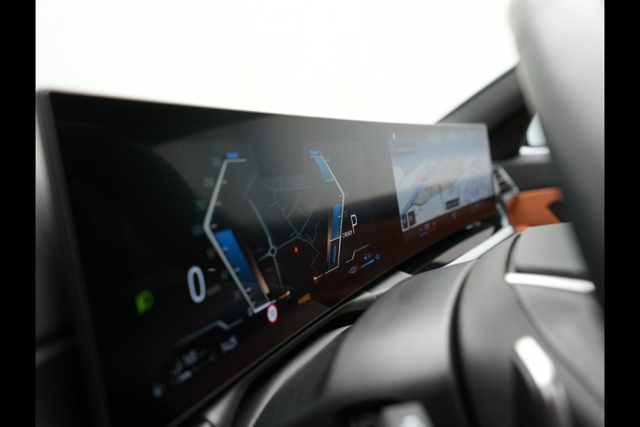 BMW 3 Serie Touring 320e Plug In Hybrid 204pk Dealer O.H. PHEV | Panodak | Widescreen Navi | Camera | Lederen Sportstoelen Verwarmd | Sfeerverlichting | Apple Carplay | Navigatie | Virtual | DAB | Tansanitblau II Metallic |