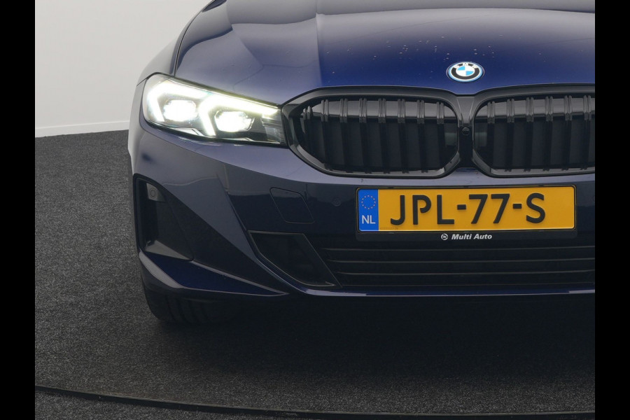 BMW 3 Serie Touring 320e Plug In Hybrid 204pk Dealer O.H. PHEV | Panodak | Widescreen Navi | Camera | Lederen Sportstoelen Verwarmd | Sfeerverlichting | Apple Carplay | Navigatie | Virtual | DAB | Tansanitblau II Metallic |