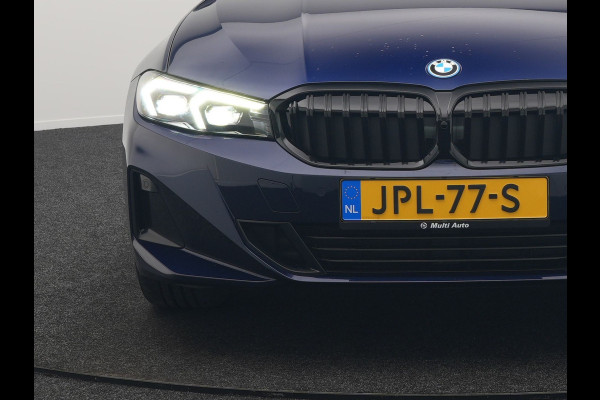 BMW 3 Serie Touring 320e Plug In Hybrid 204pk Dealer O.H. PHEV | Panodak | Widescreen Navi | Camera | Lederen Sportstoelen Verwarmd | Sfeerverlichting | Apple Carplay | Navigatie | Virtual | DAB | Tansanitblau II Metallic |