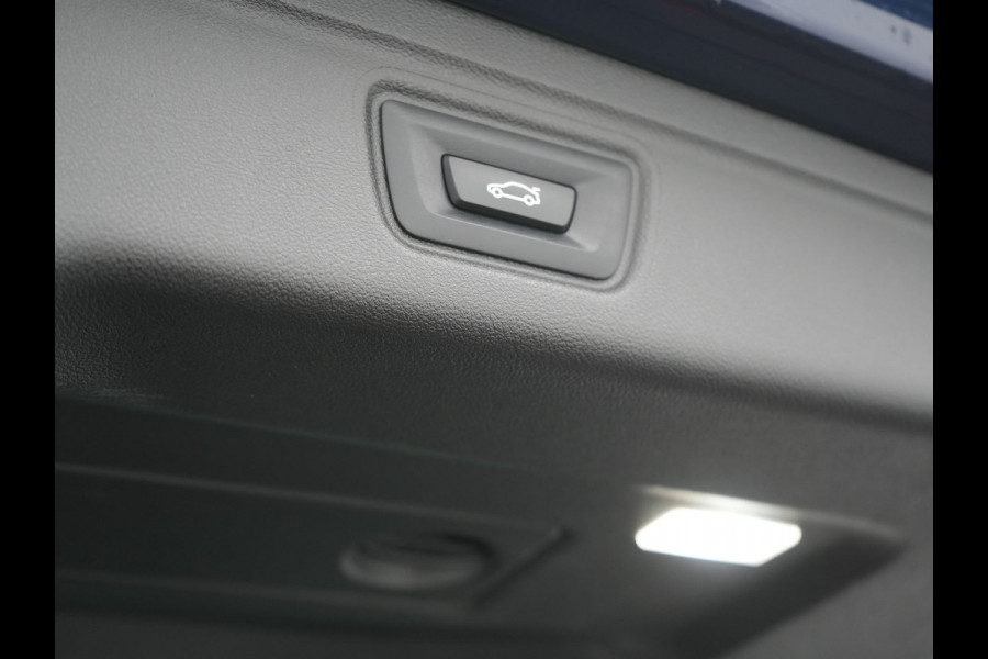 BMW 3 Serie Touring 320e Plug In Hybrid 204pk Dealer O.H. PHEV | Panodak | Widescreen Navi | Camera | Lederen Sportstoelen Verwarmd | Sfeerverlichting | Apple Carplay | Navigatie | Virtual | DAB | Tansanitblau II Metallic |